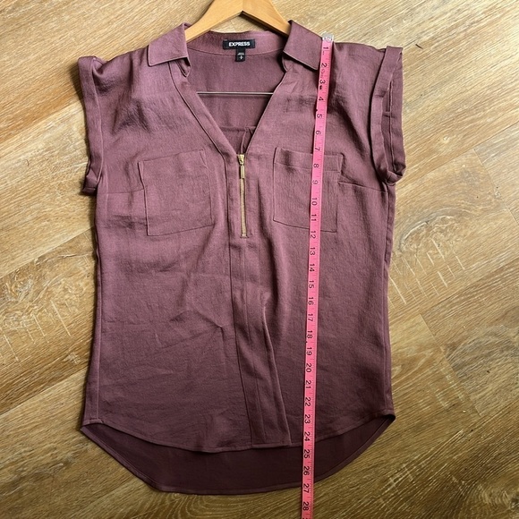 Express Half-Zip V-Neck Cap-Sleeve Plum Top Size Small Excellent Condition - Picture 8 of 9